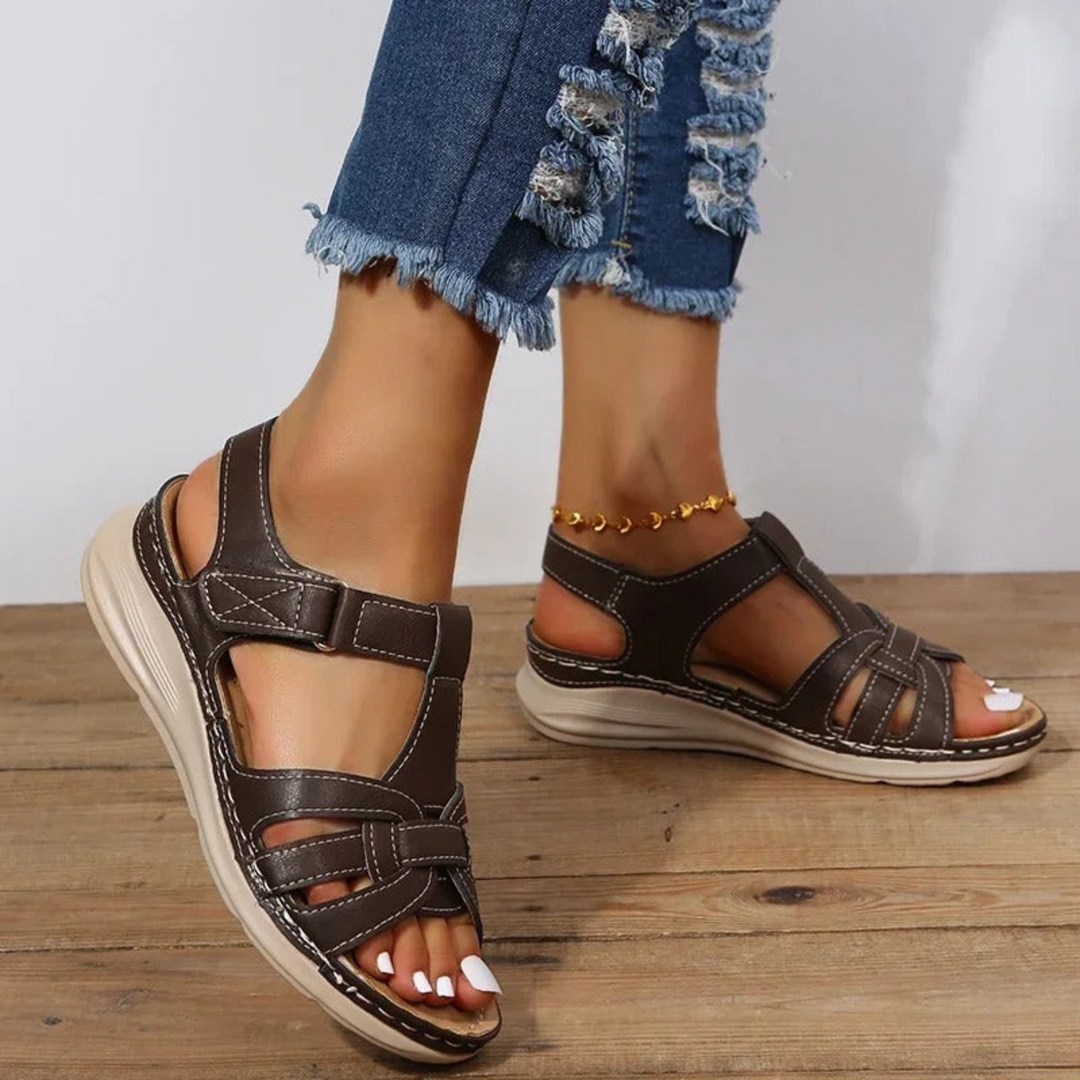 Anneliese | Bequeme Wandersandalen mit gekreuzten Riemen