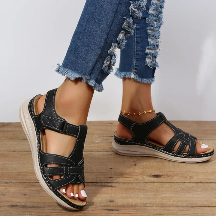 Anneliese | Bequeme Wandersandalen mit gekreuzten Riemen