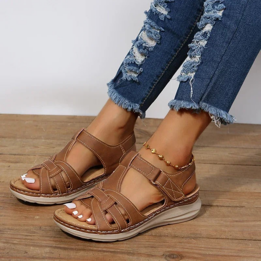 Anneliese | Bequeme Wandersandalen mit gekreuzten Riemen