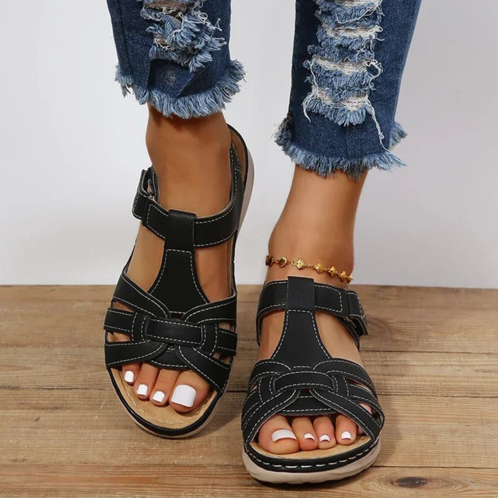 Anneliese | Bequeme Wandersandalen mit gekreuzten Riemen