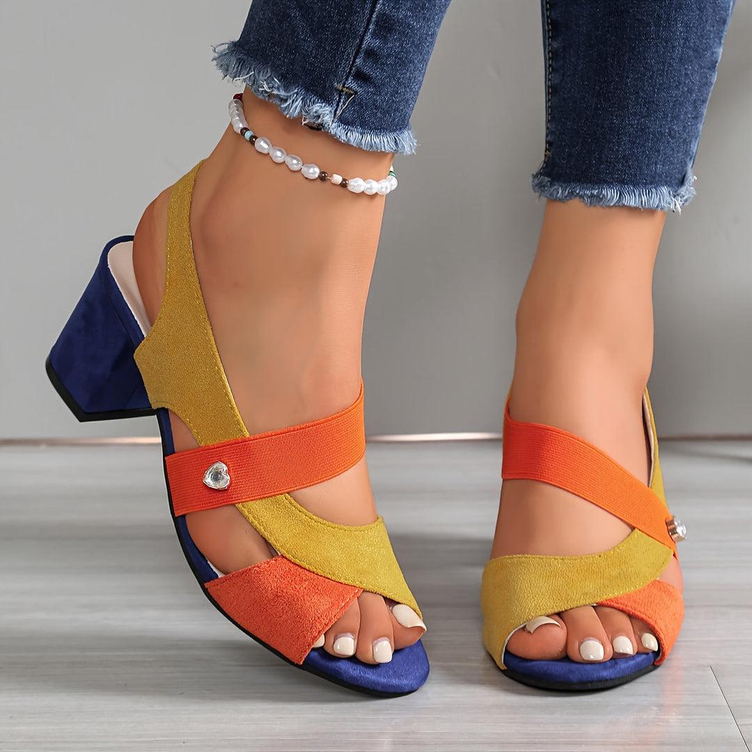 Amara | Pumps mit gekreuzten Riemen im Farbblock-Design