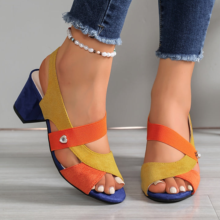 Amara | Pumps mit gekreuzten Riemen im Farbblock-Design