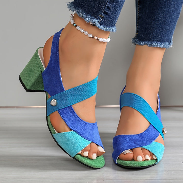 Amara | Pumps mit gekreuzten Riemen im Farbblock-Design