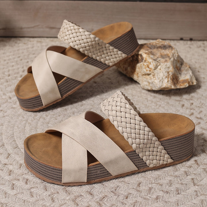 Ingrid | Geflochtene Plateau-Komfortsandalen