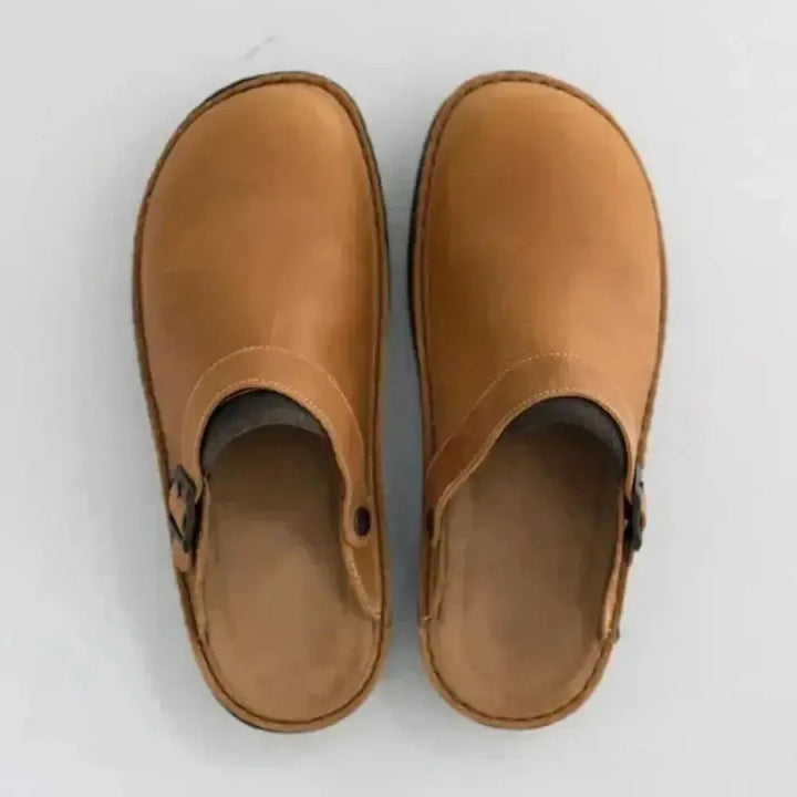Noah | Clogs aus Vintage-Leder mit Schnallen