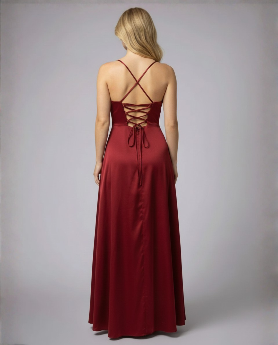 Scarlett | Maxikleid aus Satin mit Wasserfallausschnitt und Schlitz