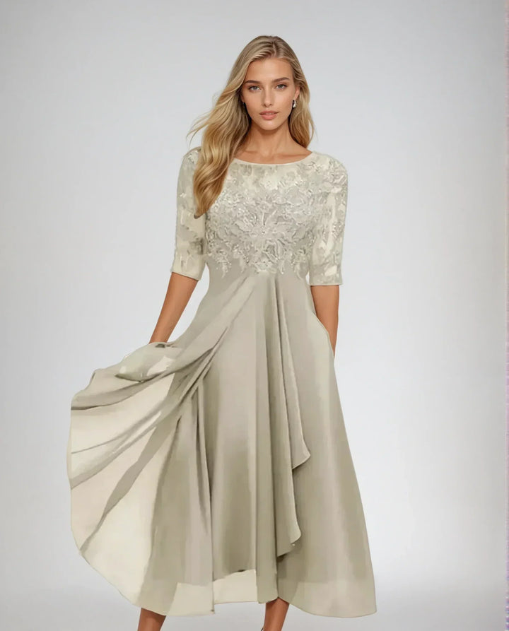 Celestine | Elegantes, fließendes Midi-Kleid aus Spitze