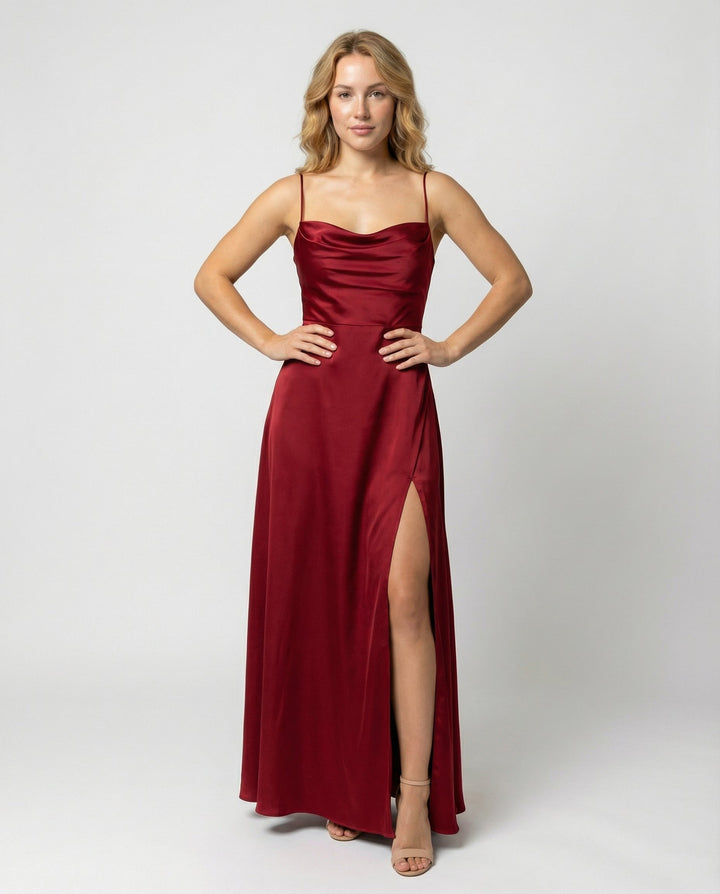 Scarlett | Maxikleid aus Satin mit Wasserfallausschnitt und Schlitz