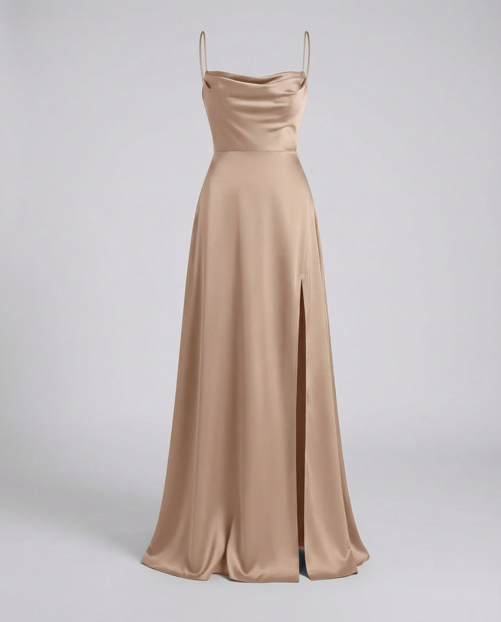 Scarlett | Maxikleid aus Satin mit Wasserfallausschnitt und Schlitz