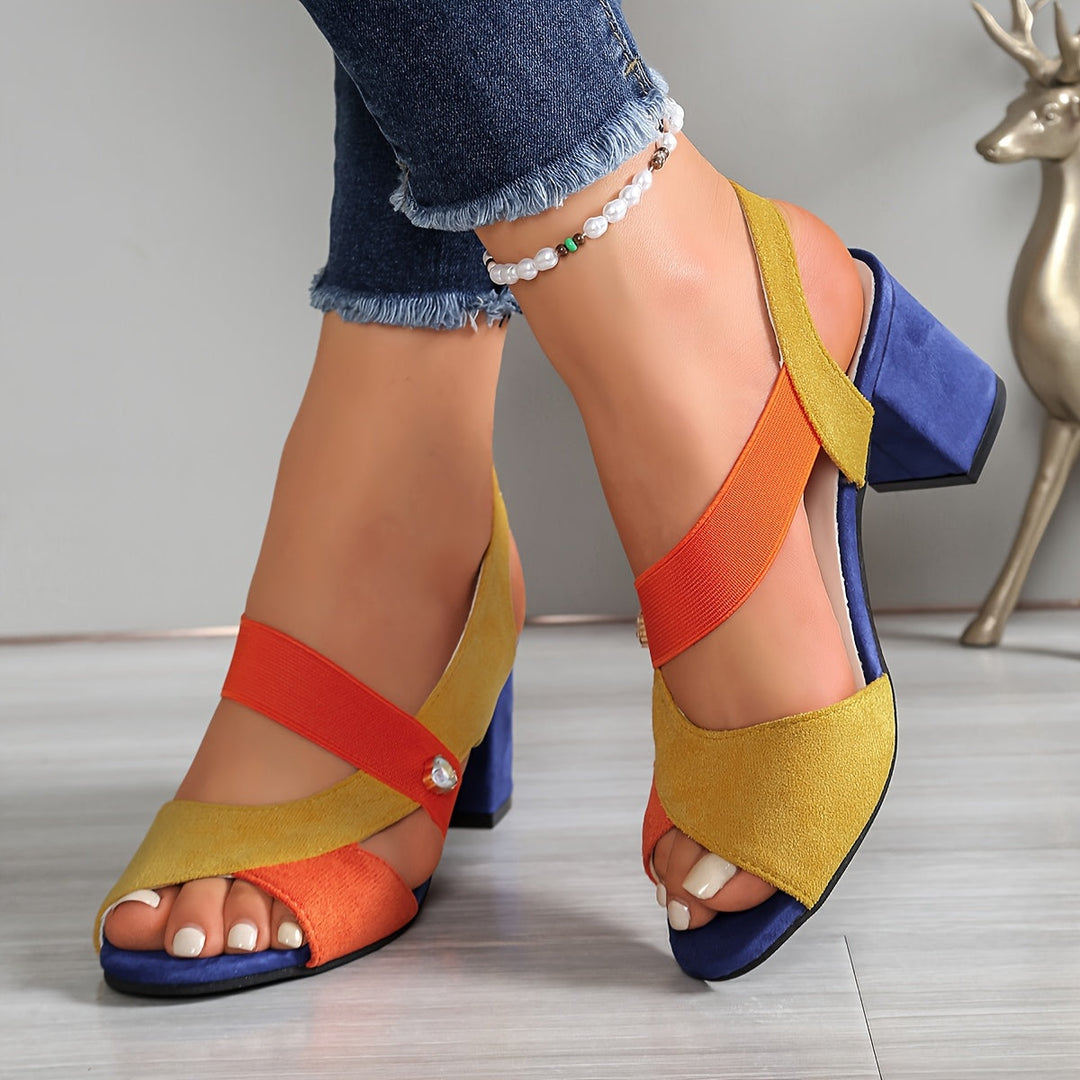 Amara | Pumps mit gekreuzten Riemen im Farbblock-Design