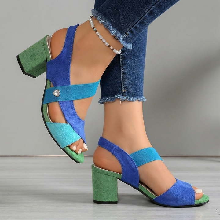 Amara | Pumps mit gekreuzten Riemen im Farbblock-Design